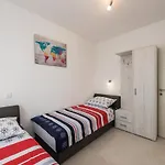 Palmarosa Villa Debeljak
