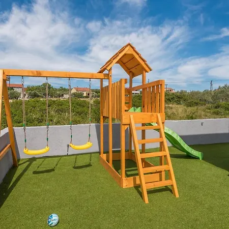 فيلة Palmarosa Debeljak