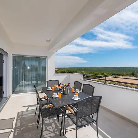 Palmarosa فيلة *