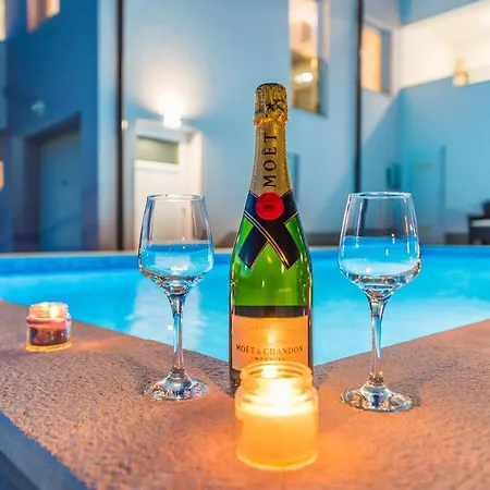 فيلة Palmarosa *