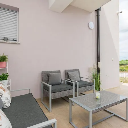 Palmarosa Villa Debeljak