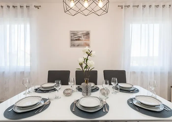 Palmarosa Villa Debeljak