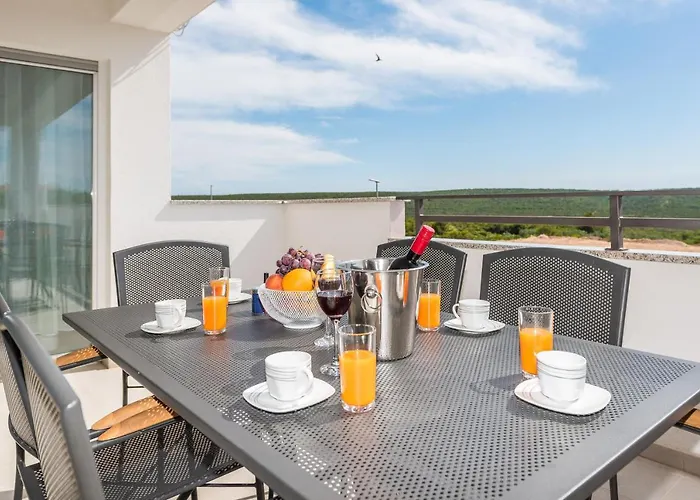 Palmarosa Villa Debeljak