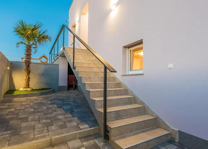 Palmarosa Villa Debeljak